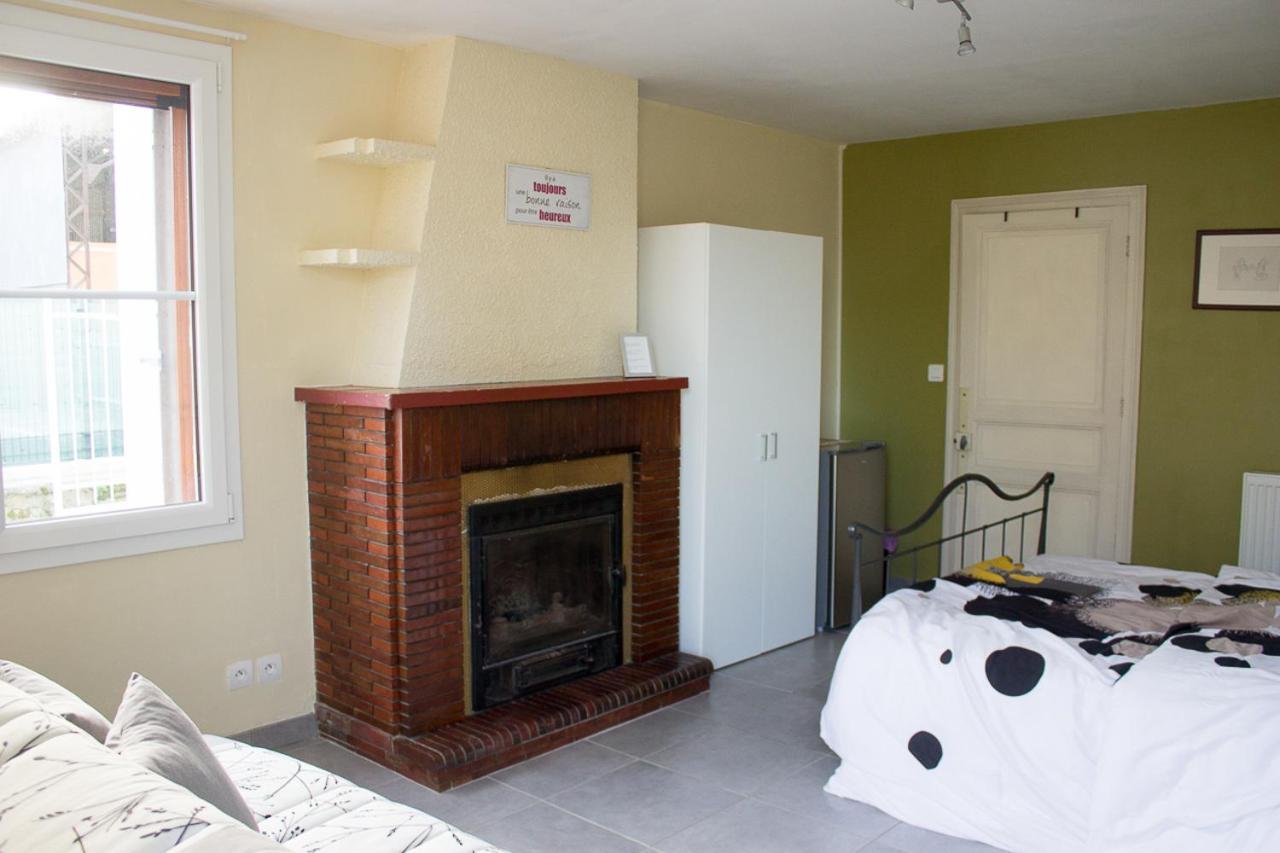 Bed and Breakfast Le Charhido Saint-Fort-sur-Gironde Esterno foto